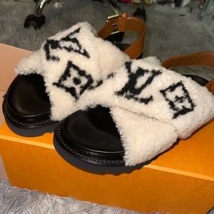 Louis Vuitton Paseo Flat sandal